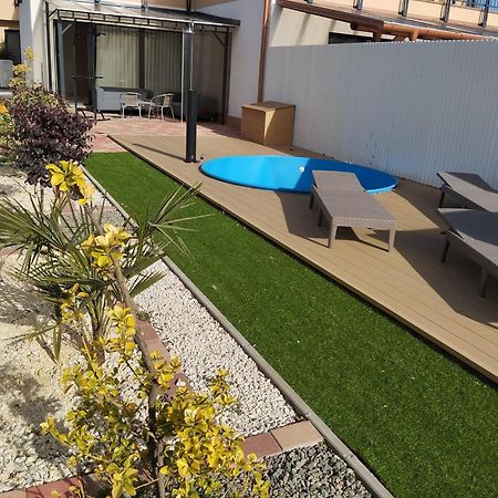Sarkcsillag Teljes Csaladihaz- Star Complete Family House Apartment Seghedin Exterior foto