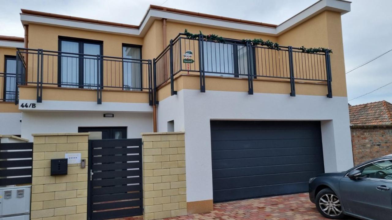 Sarkcsillag Teljes Csaladihaz- Star Complete Family House Apartment Seghedin Exterior foto