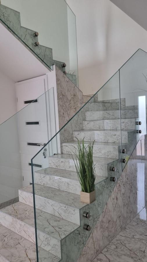 Sarkcsillag Teljes Csaladihaz- Star Complete Family House Apartment Seghedin Exterior foto
