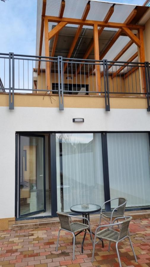 Sarkcsillag Teljes Csaladihaz- Star Complete Family House Apartment Seghedin Exterior foto