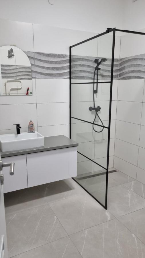 Sarkcsillag Teljes Csaladihaz- Star Complete Family House Apartment Seghedin Exterior foto